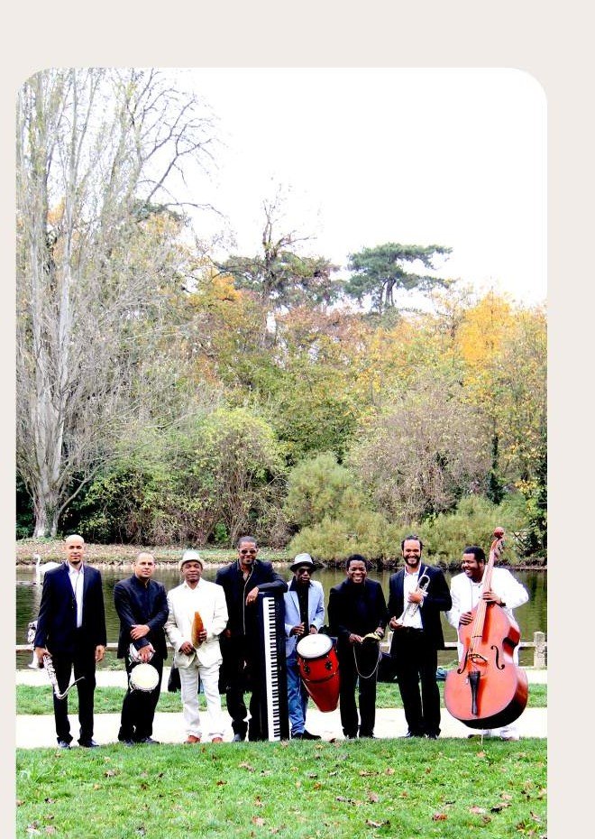 Orchestre Son Cuba - Photo de groupe au parc